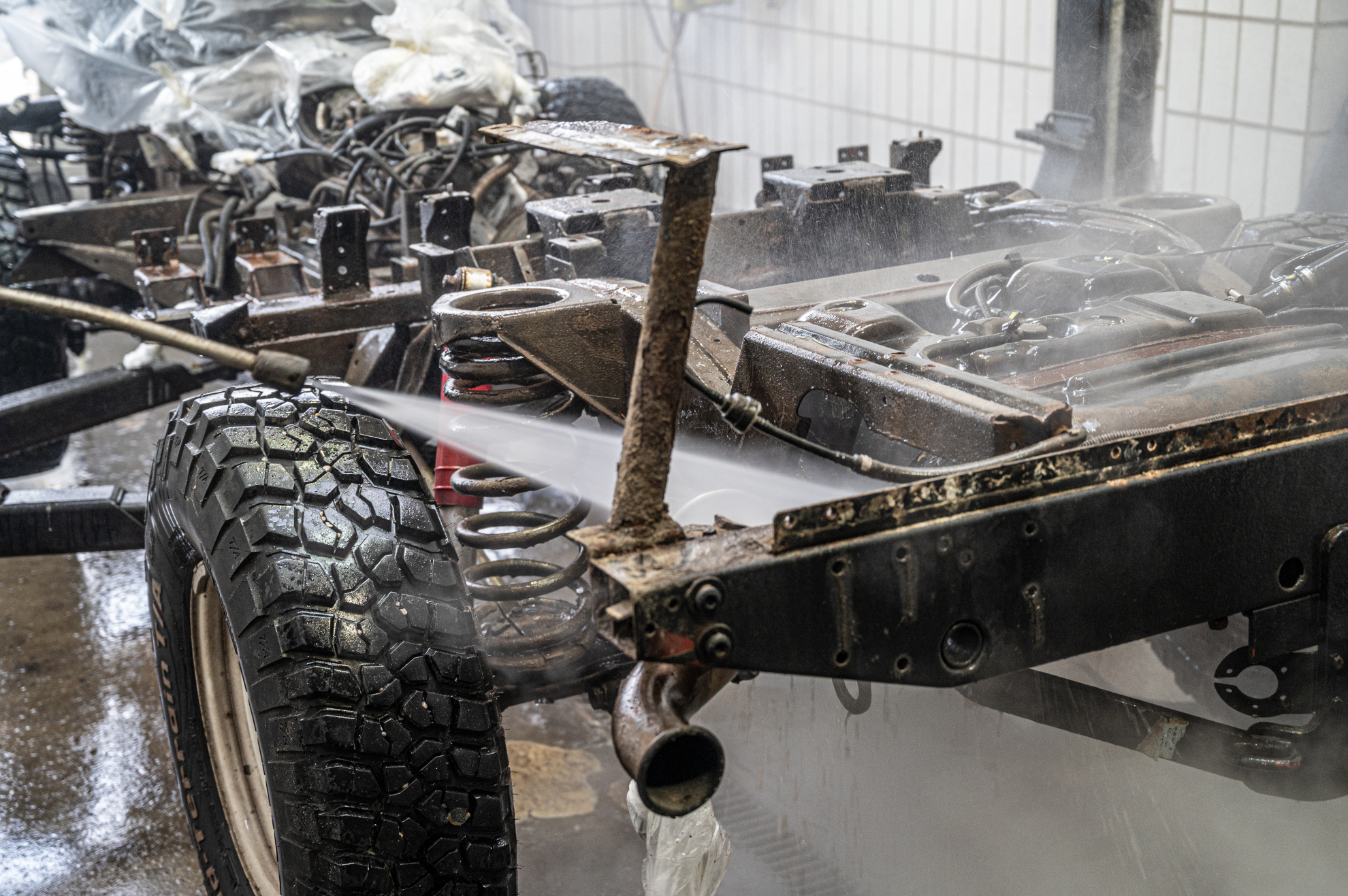 Reinigung Rahmen Land Rover Defender